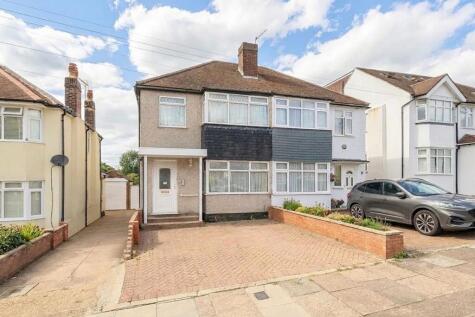 Wyre Grove, Edgware, HA8