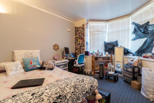 4 bed House to rent Image 4