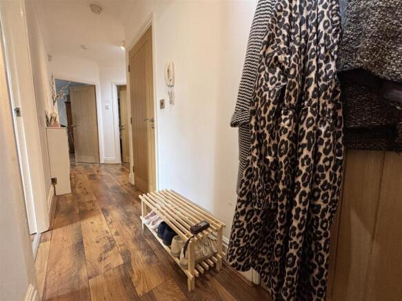 2 bed Apartment for sale Image 7