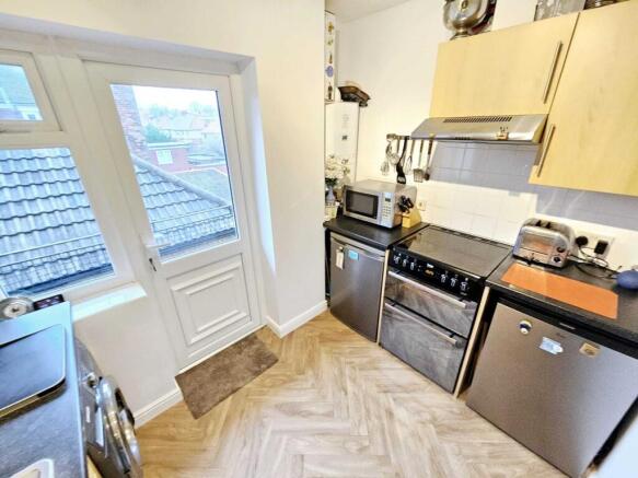 2 bed Flat for sale Image 5