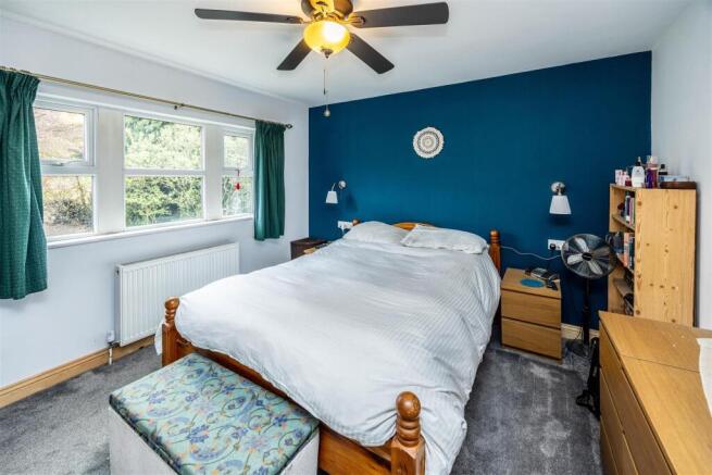 4 bed Detached for sale Image 11