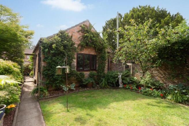 4 bed Link Detached House for sale Image 8