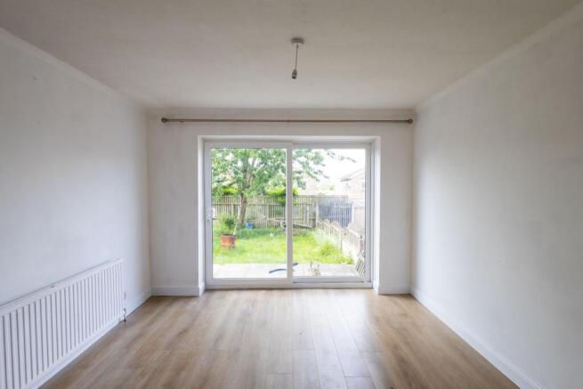 3 bed Semi-Detached to rent Image 12