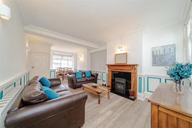 Lounge/Dining Room