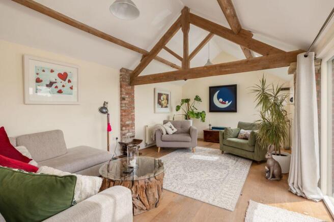 5 bed Detached for sale Image 12