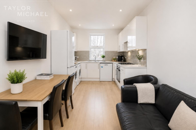 Kitchen / Living Room