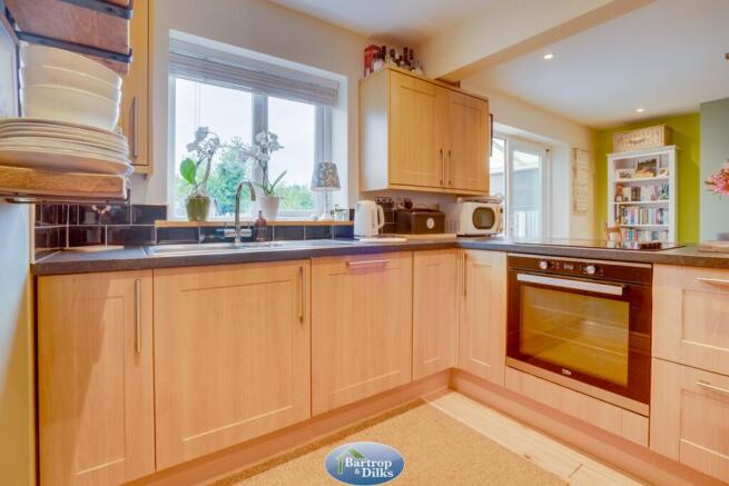 4 bed Semi-Detached for sale Image 12