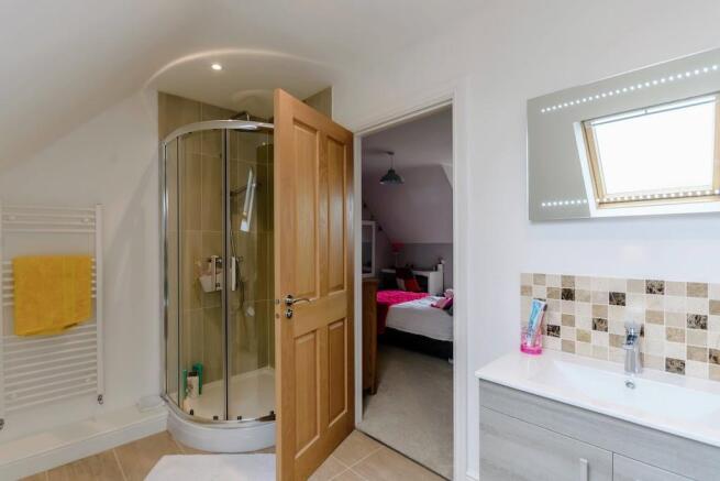 Ensuite to Bedroom 2