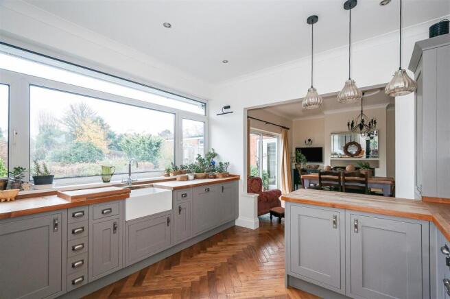 4 bed Detached for sale Image 10