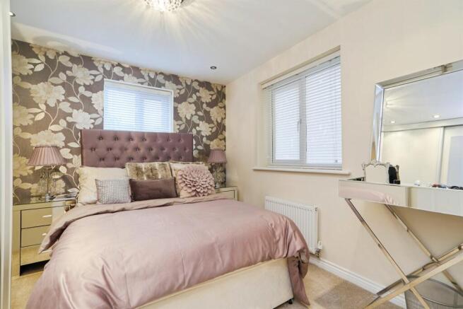 3 bed Town House for sale Image 12