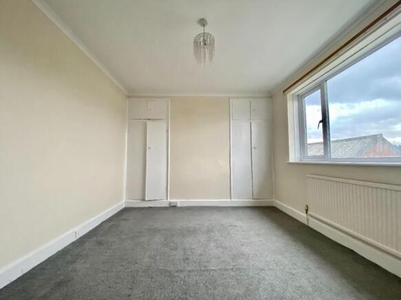 2 bed Flat to rent Image 12