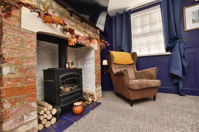 6515f2ce-lounge 20fireplace.JPG