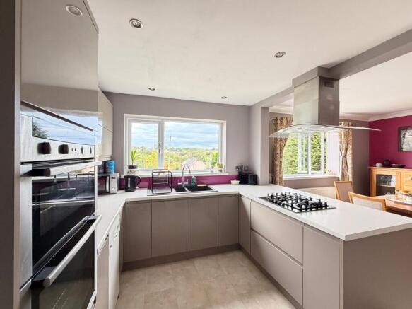 3 bed Detached for sale Image 11