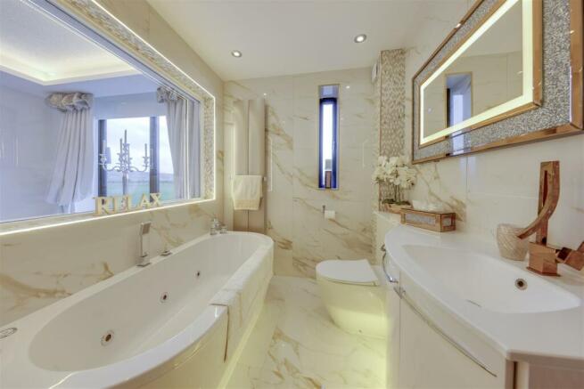 En Suite Bathroom