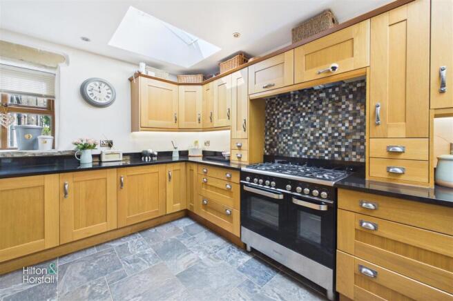 3 bed Semi-Detached for sale Image 11