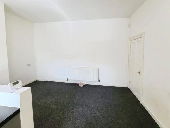 2 bed End of Terrace to rent Image 7