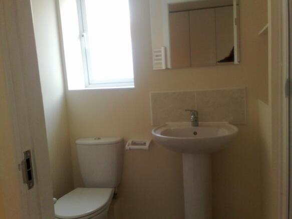 BATHROOM 2