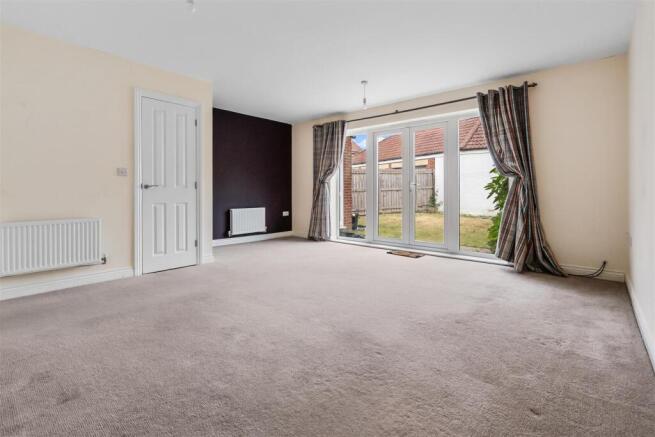 3 bed Semi-Detached for sale Image 6