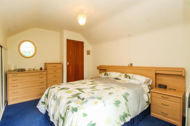 4 bed Detached for sale Image 12