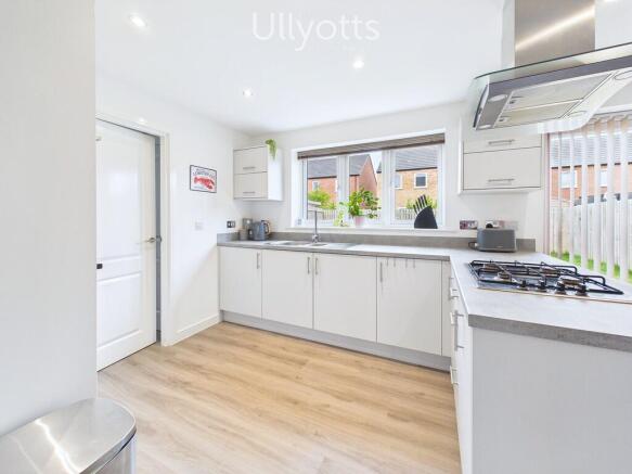 4 bed Detached for sale Image 5