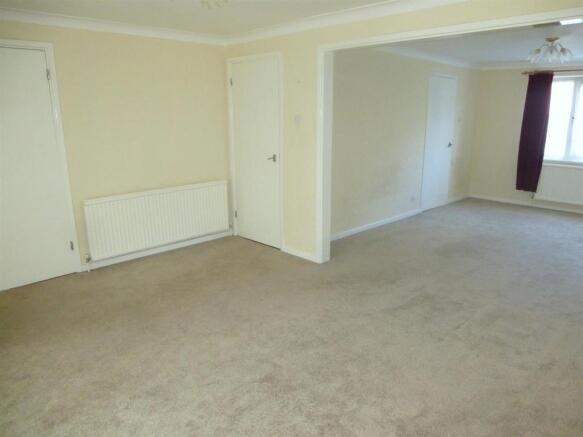 Lounge 2.JPG