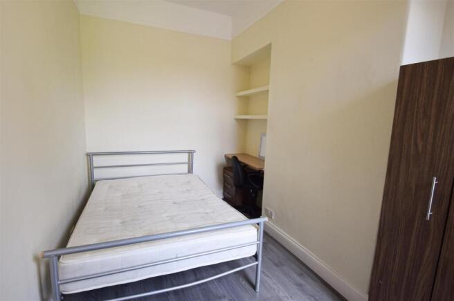 5 bed House to rent Image 6