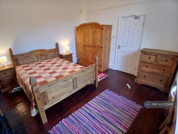 Available Double Groundfloor Bedroom