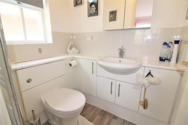 EN-SUITE TO MASTER BEDROOM