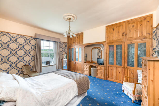 4 bed Detached for sale Image 10