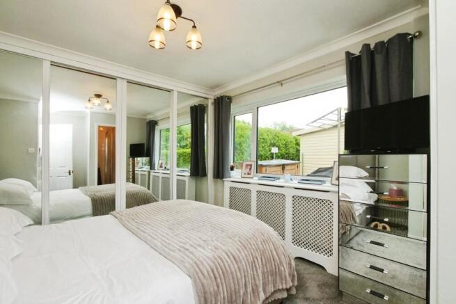 4 bed Bungalow for sale Image 8