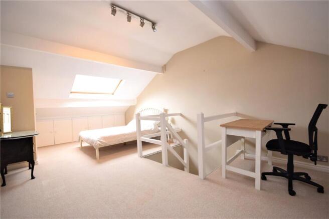 3 bed Terraced to rent Image 6