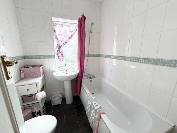 3 bed Semi-Detached for sale Image 6
