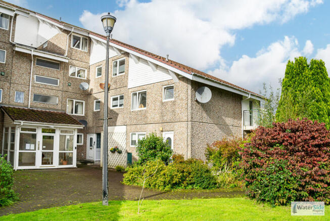 2-bed flat on Fairhaven, Kirn, Dunoon, PA23, £85,000