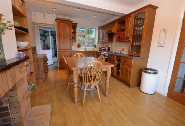 KITCHEN / DINER