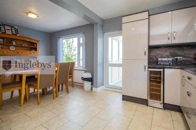 4 bed Detached for sale Image 6