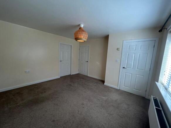 3 bed Semi-Detached to rent Image 5