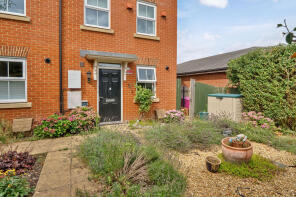 6, Odiham Drive, Speen, Newbury RG14 1GA
