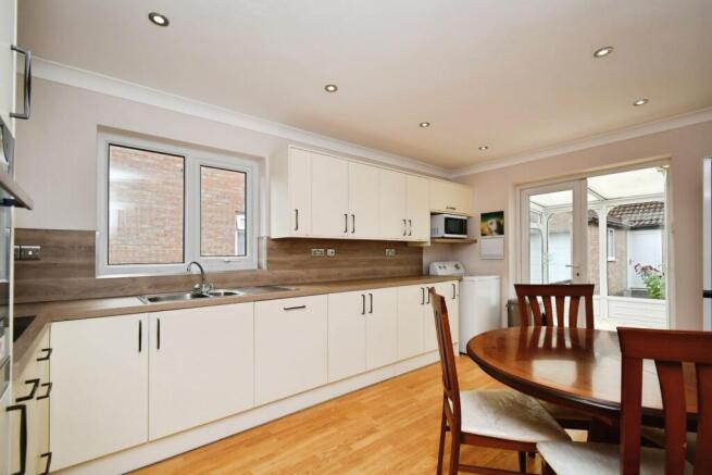 2 bed Semi-Detached Bungalow for sale Image 5