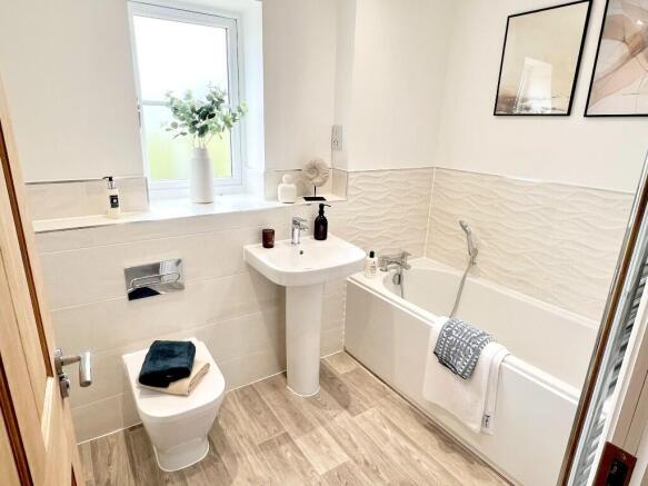 4 bed Detached for sale Image 10