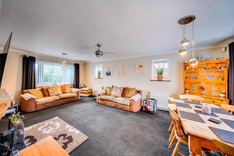 Holland Close, Bromley, BR2