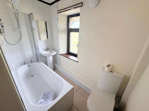 3 bed Semi-Detached to rent Image 12