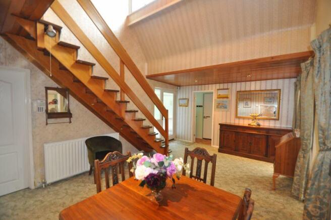 Entrance/Dinin...