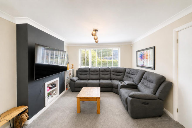 3 bed Semi-Detached for sale Image 8