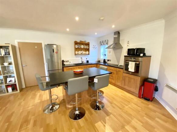 2 bed Apartment to rent Image 8
