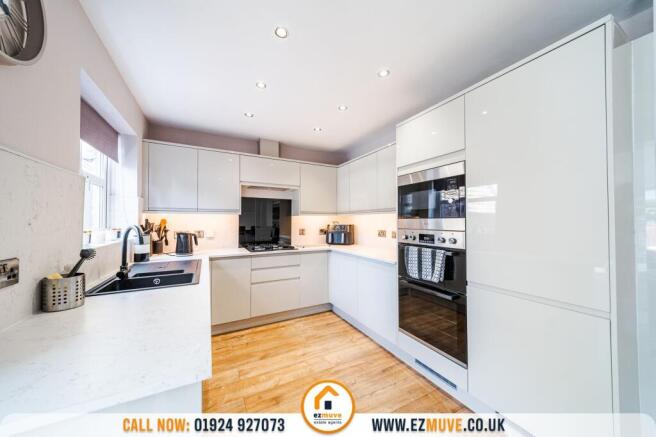 4 bed Detached for sale Image 5