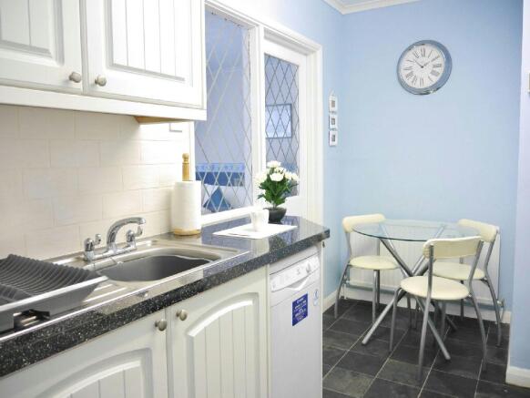 Kitchen Photo 2