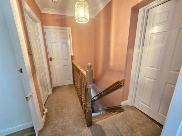 4 bed Semi-Detached for sale Image 5