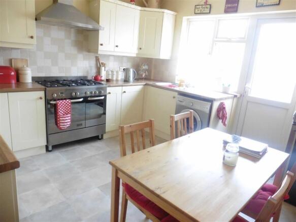 Modern breakfast kitchen (rear)