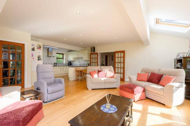5 bed Detached for sale Image 6