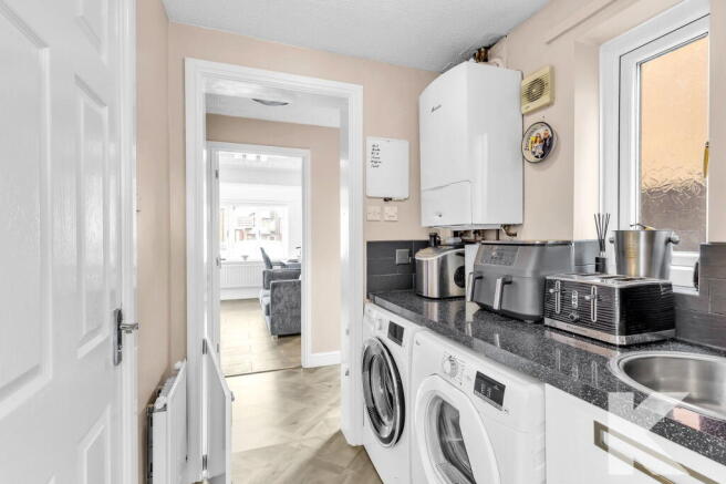 4 bed Detached for sale Image 8